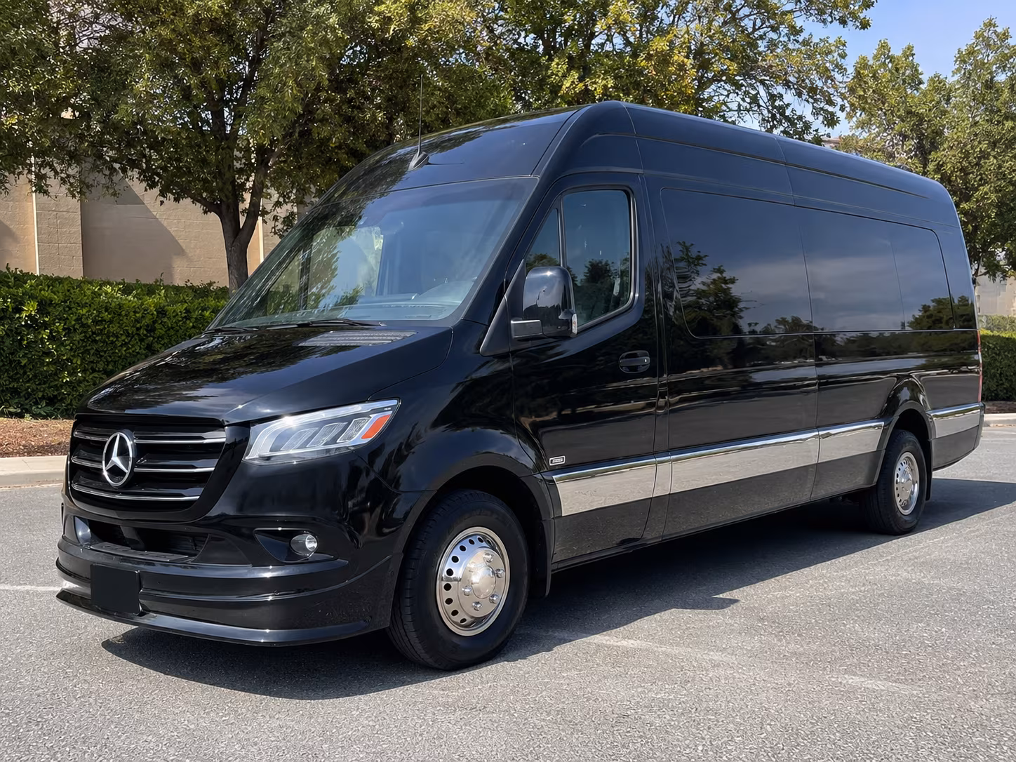 find the perfect transportation for your next airport transfer 4